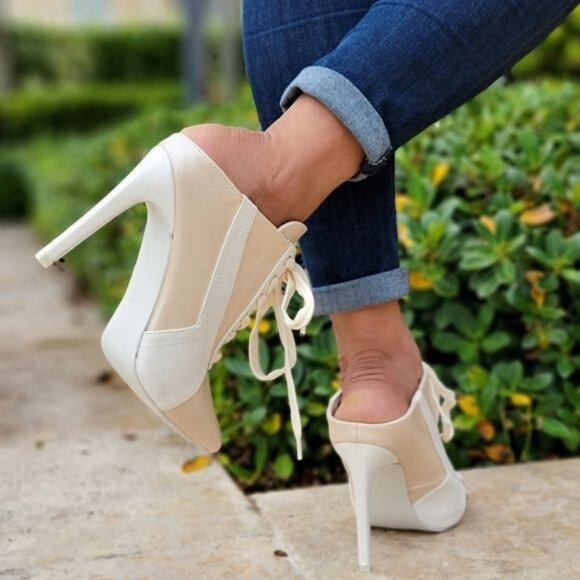 Women Nude Low Cut Pontied Toe Booties - Picture 3 of 6